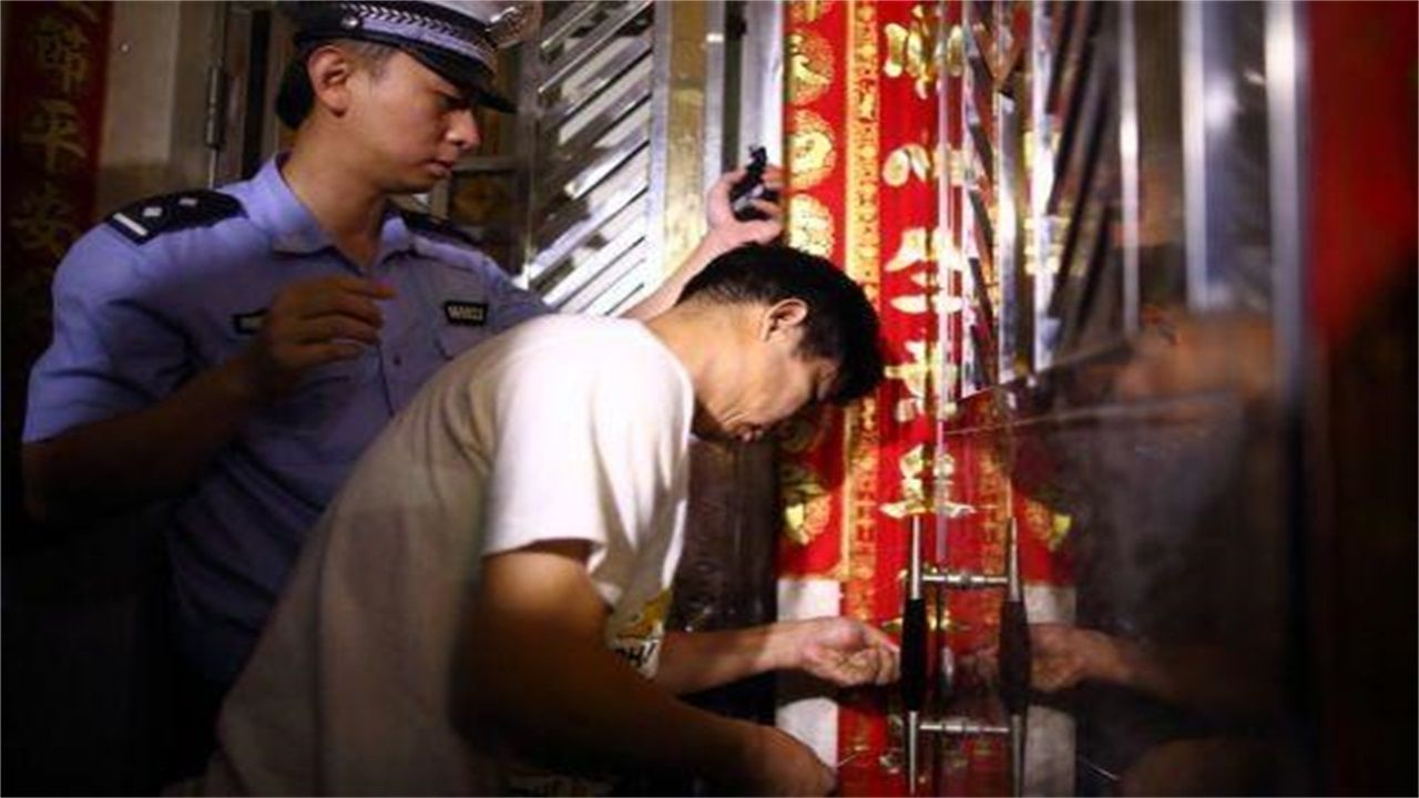 紫云请开锁师傅开了锁后，师傅为什么一般都不进门，就算主人请也不进去？